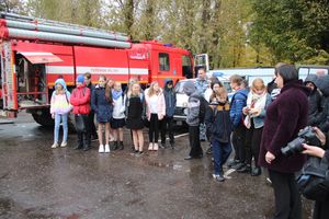 Великолукских школьников познакомили со спасательной техникой (ФОТО)