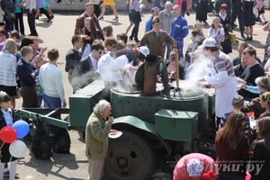 Парад Победы в Великих Луках (фото)