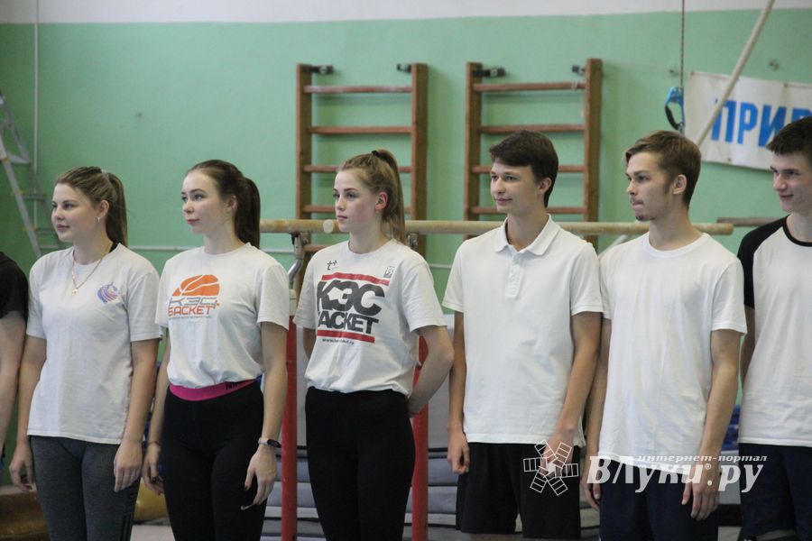 В Великих Луках проходят соревнования по гимнастике (ФОТО)