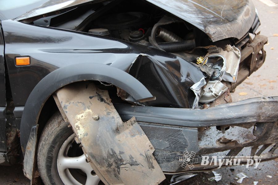 ДТП на проспекте Ленина в Великих Луках (ФОТО)