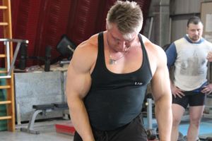 Первенство по русскому жиму штанги и силе хвата прошло в Великих Луках