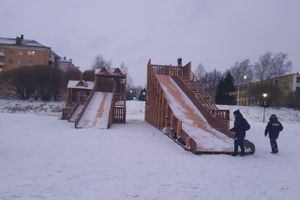 Горки в Луки-парке ждут великолучан и погоды