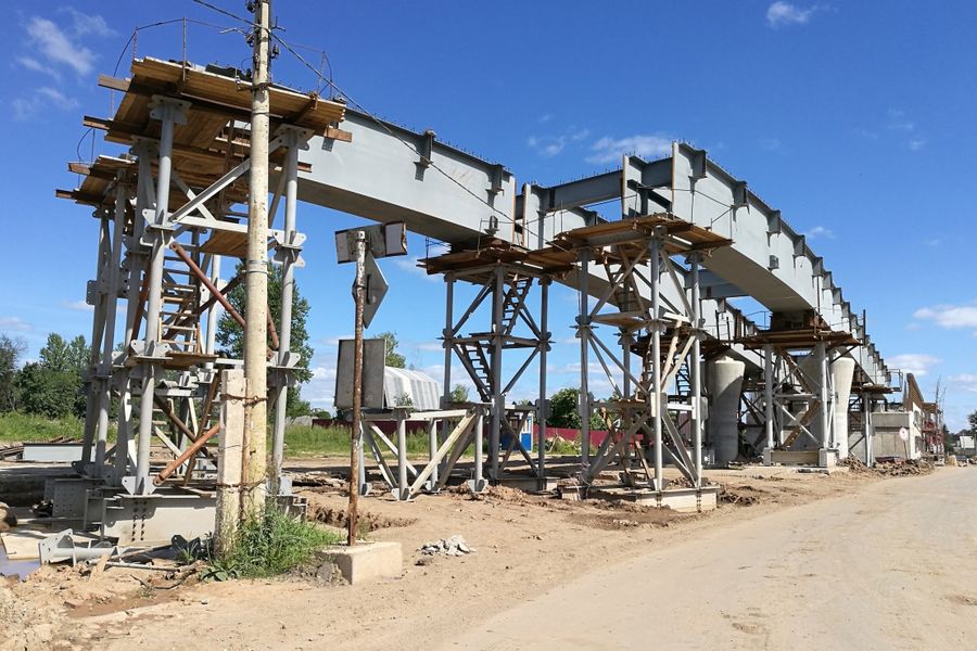 Строители приступили к усилению проезжей части путепровода Великих Лук (ФОТО)