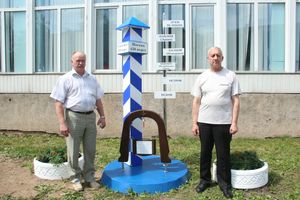 «Верстовой столб»  установлен у здания Главпочтамта на улице Зверева