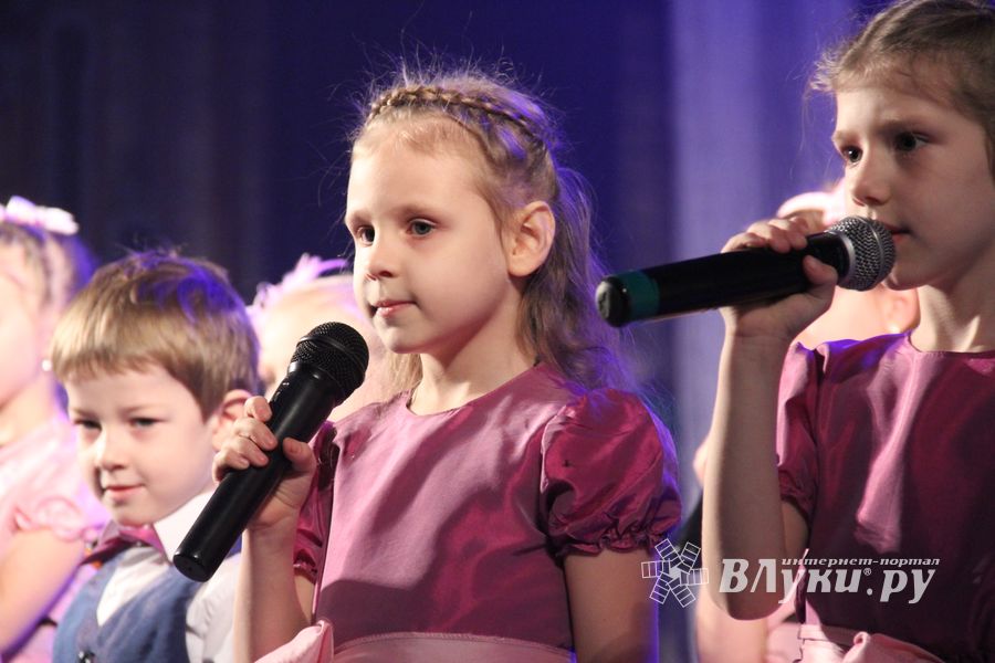 Юные артисты ГДК им. Ленина поздравили мам с праздником (ФОТО)