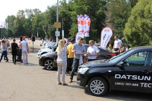 ​В Великих Луках в День Города прошла «Автовыставка 2018 - ЛЕТО» (ФОТО)