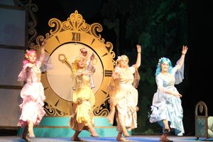 «Принцессу на горошине» и «Свинопаса» показал Великолукский драматический театр (фото)