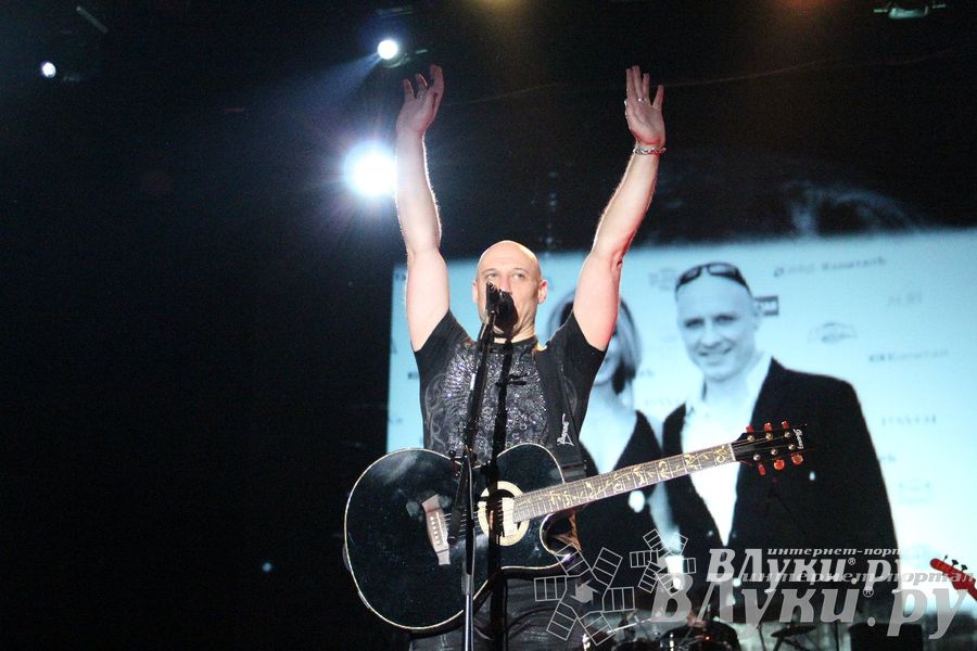 В Великих Луках состоялся концерт Дениса Майданова