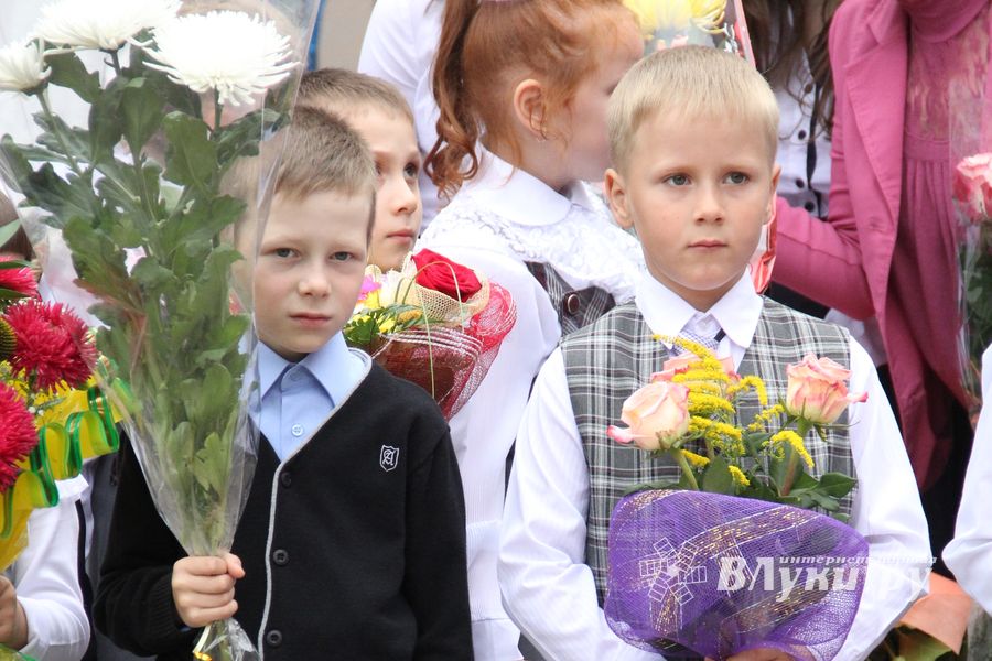 Школа №12 встретила День знаний (фото)