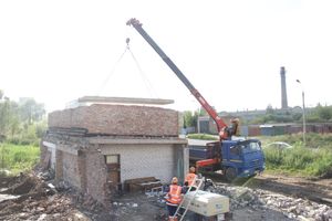 Расчистка местности для строительства путепровода в Великих Луках продолжается (ФОТО)