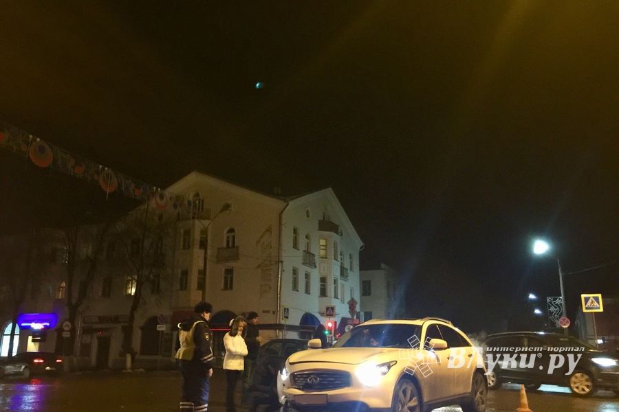 В Великих Луках произошло ДТП (ФОТО)