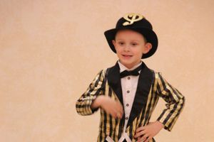 В Великих Луках ученики школы №13 поздравили своих педагогов (ФОТО)