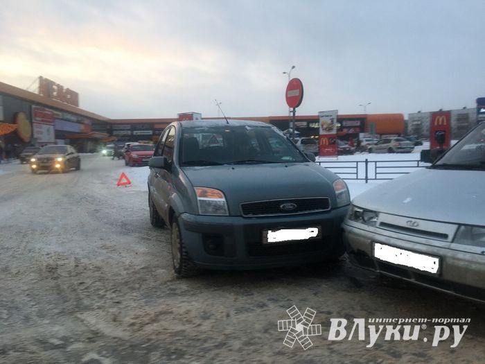 В Великих Луках снова произошло ДТП (ФОТО)