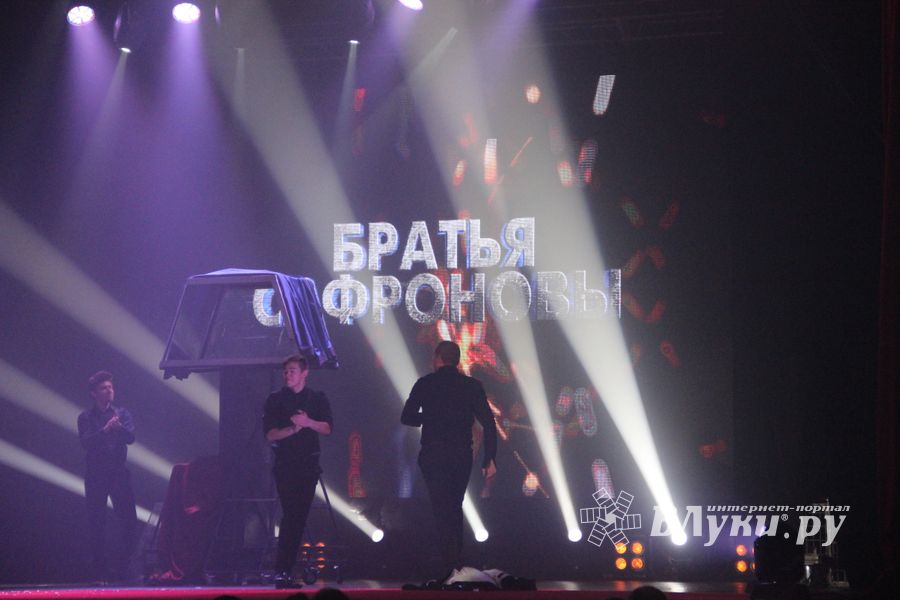 Состоялся концерт братьев Сафроновых «Империя иллюзий» (фото)