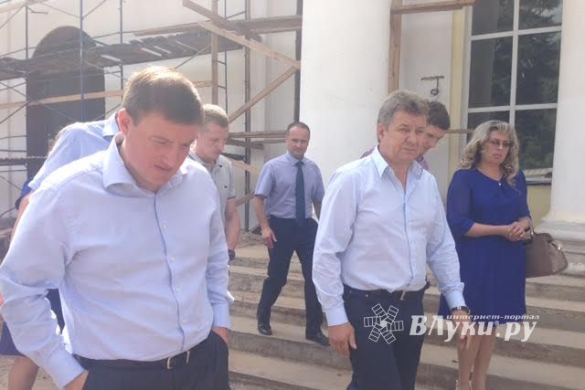 Андрей Тучак посетил Драматический театр в Великих Луках (ФОТО)