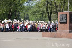 Парад Победы в Великих Луках (фото)