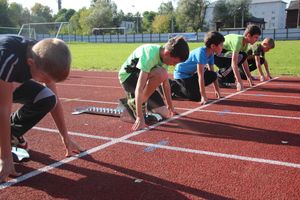 В Великих Луках проходят соревнования «Шиповка юных» (ФОТО)