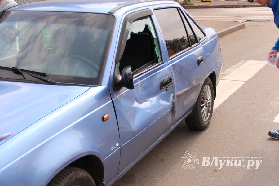 ДТП на Октябрьском в Великих Луках (ФОТО)