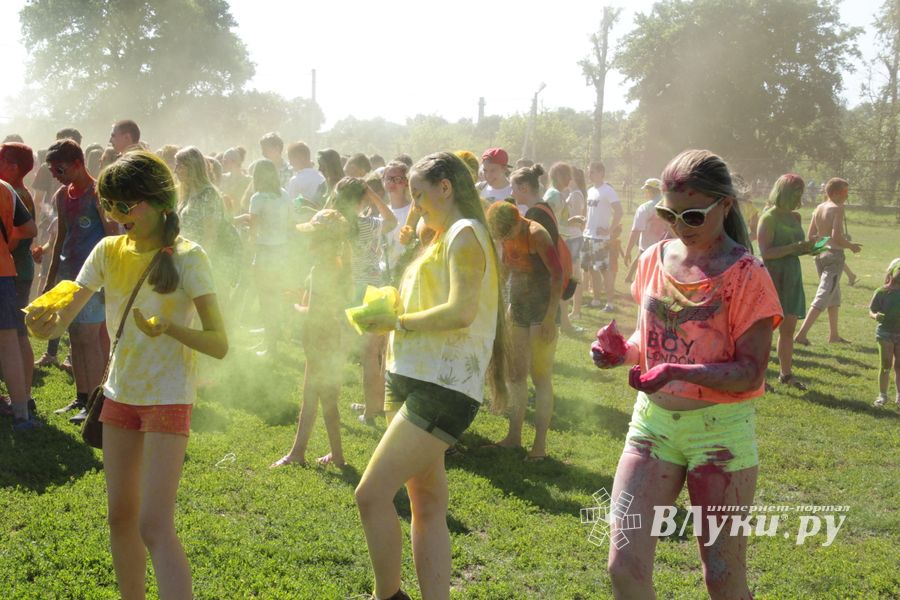 Яркие эмоции «ColorFest» в Великих Луках (ФОТО)