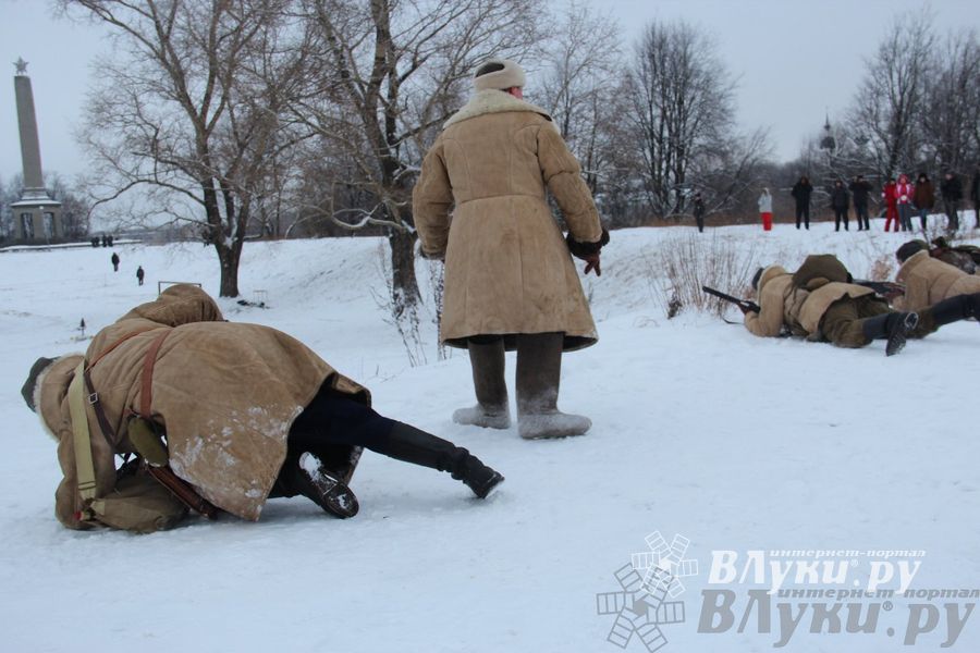 Реконструкция битвы за освобождение Великих Лук