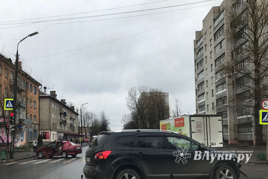 На Первомайской в Великих Луках произошло ДТП (ФОТО)