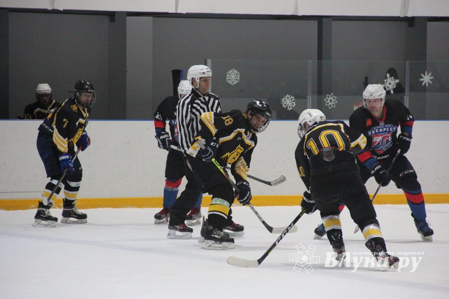 Великолучане обыграли псковских медведей в «Айсберге» (ФОТО)
