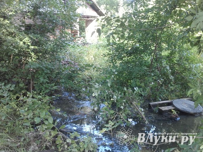 Авария в сетях канализации пока не поддаётся ремонтникам (ФОТО)