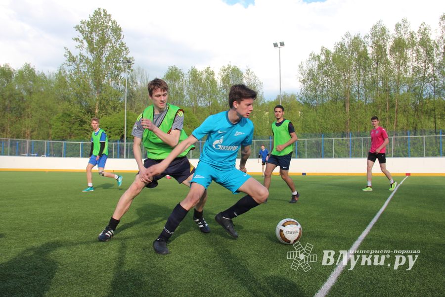 В Великих Луках прошёл Чемпионат по дворовому футболу (ФОТО)