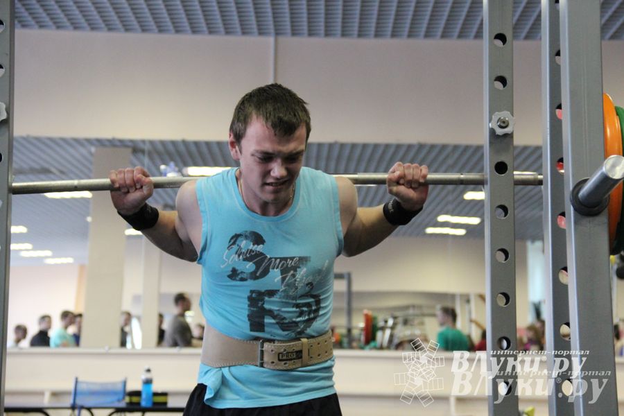 Соревнования по пауэрлифтингу прошли в Великих Луках (фото)