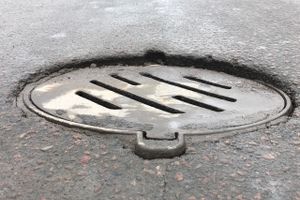 Великие Луки проваливаются в люки (ФОТО)