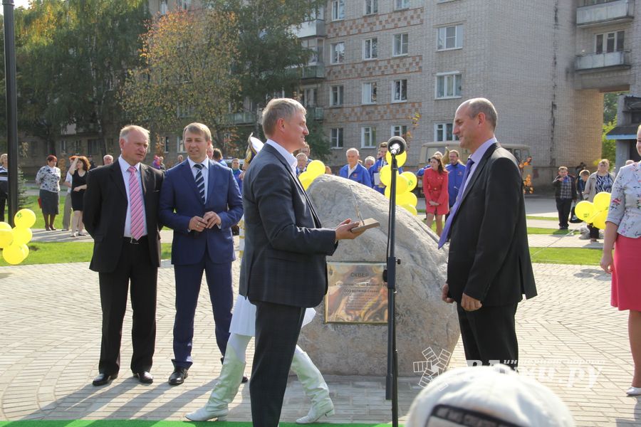 В Великих Луких благоустроили сквер на ул. Жукова (фото)