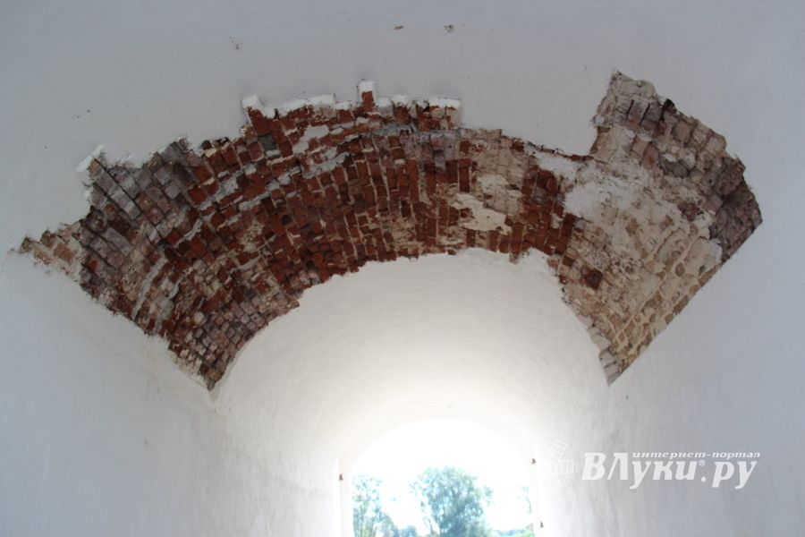 Совсем скоро великолучане смогут гулять по деревянным дорожкам Крепости (ФОТО)