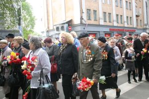 В Великих Луках прошел Военный парад