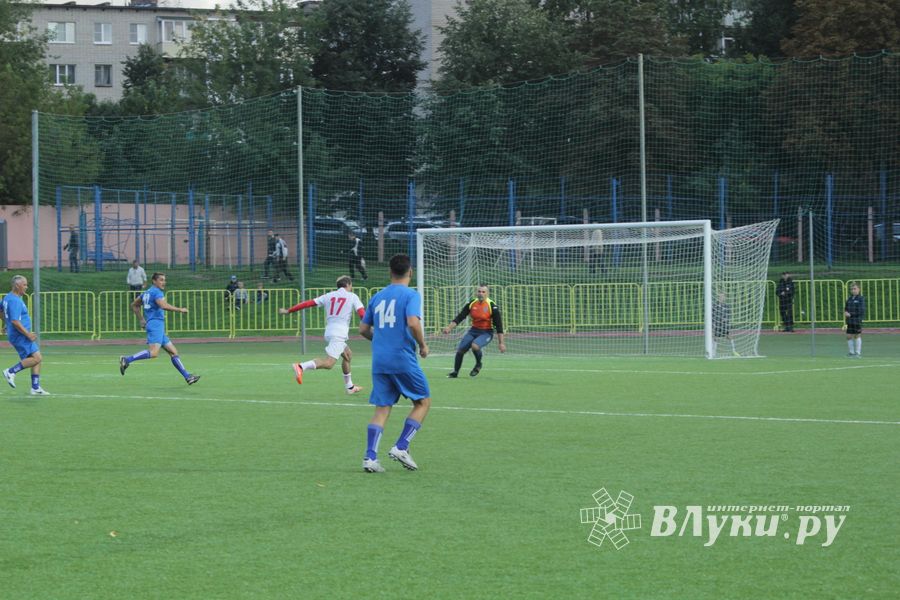 Матч ветеранов ФК «Спартак» и ветеранов великолукского футбола на «Экспрессе» (ФОТО)