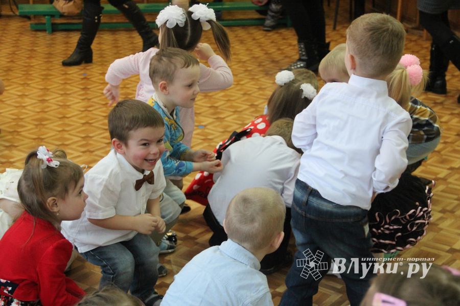 Малыши сада №1 поздравили мам и бабушек с 8 марта