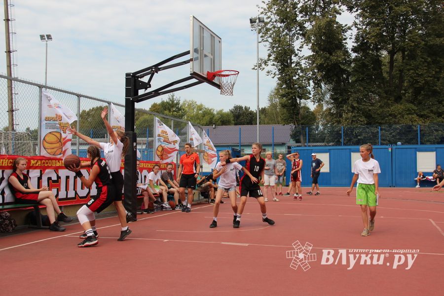 В Великих Луках прошли спортивные мероприятия, приуроченные ко Дню физкультурника (ФОТО)