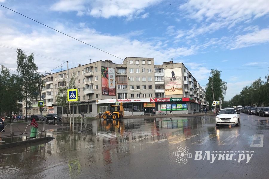 Проспект Гагарина «поплыл» (ФОТО)