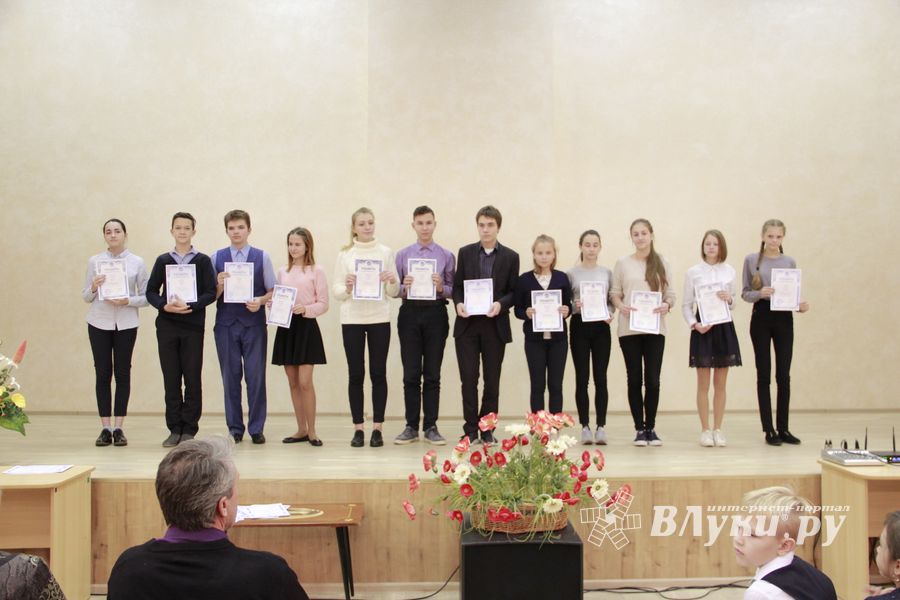 В великолукской школе № 13 чествовали лучших в спорте и учебе (ФОТО)