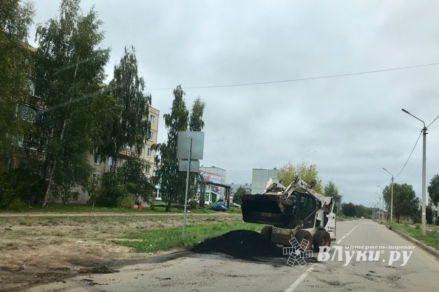 На ул. Пескарёва приступили к асфальтированию тротуара (ФОТО)