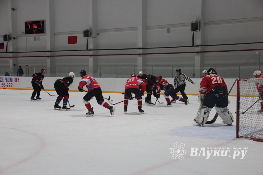 Памятный турнир по хоккею прошел в великолукском «Айсберге» (ФОТО)