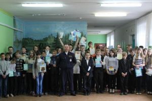 В Псковской области сотрудники ГИБДД проводят мероприятия по правовому информированию (фото)