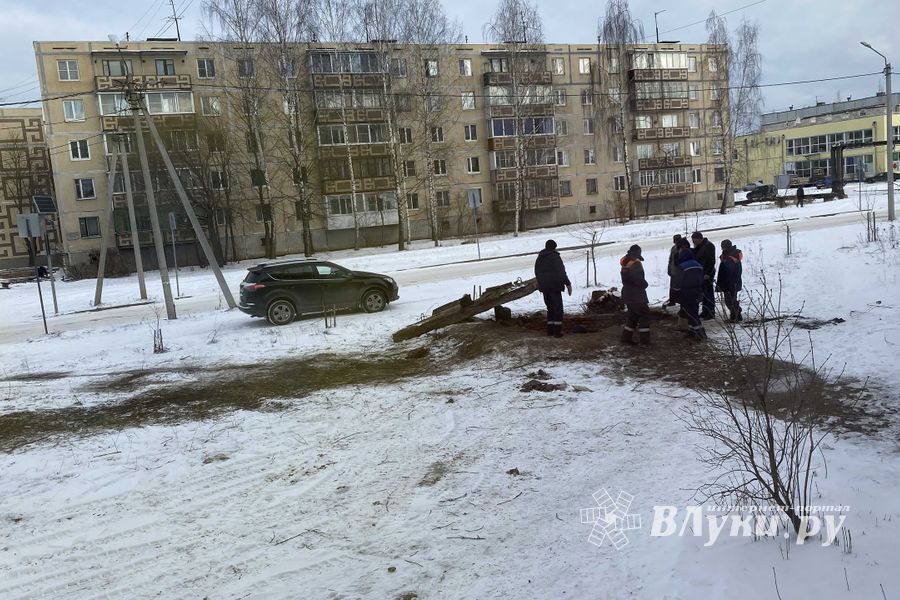 В Великих Луках провели ремонт участка теплосетей (ФОТО)