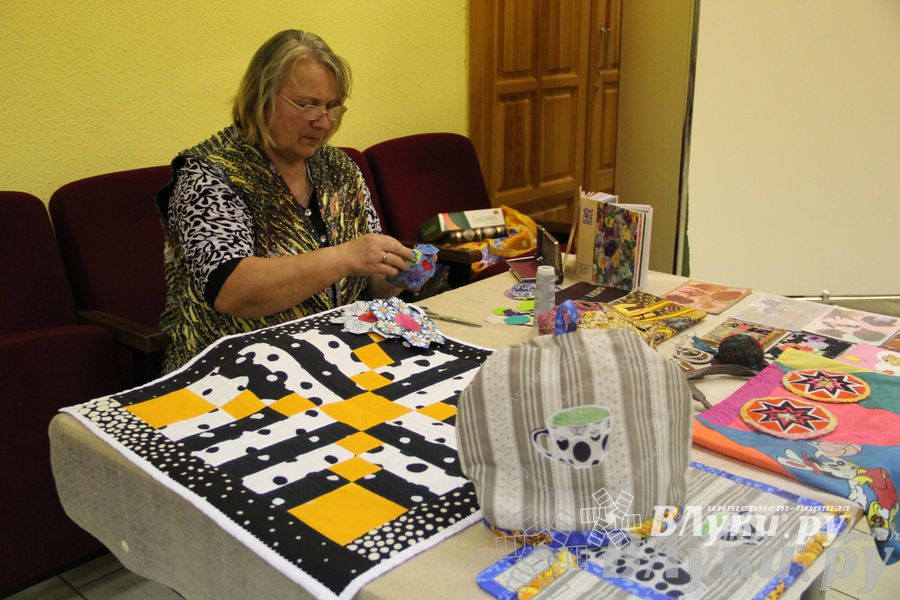 Выставка-ярмарка  «Волшебный сундучок»