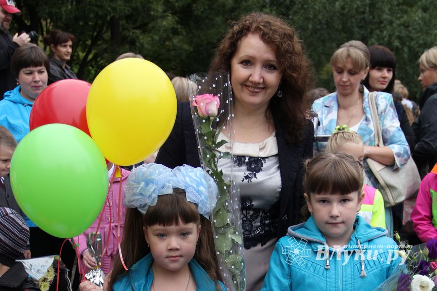 Школы города отметили 1 сентября (фото)