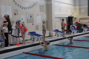 В Великолукском Айсберге прошли соревнования по плаванию на призы Деда Мороза (ФОТО)