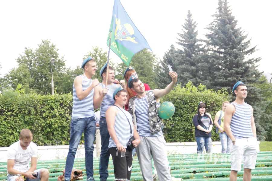 В Великих Луках отмечают День ВДВ (ФОТО)