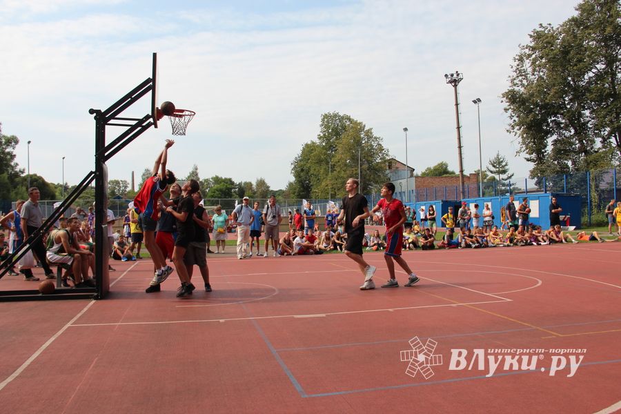 В Великих Луках прошли спортивные мероприятия, приуроченные ко Дню физкультурника (ФОТО)