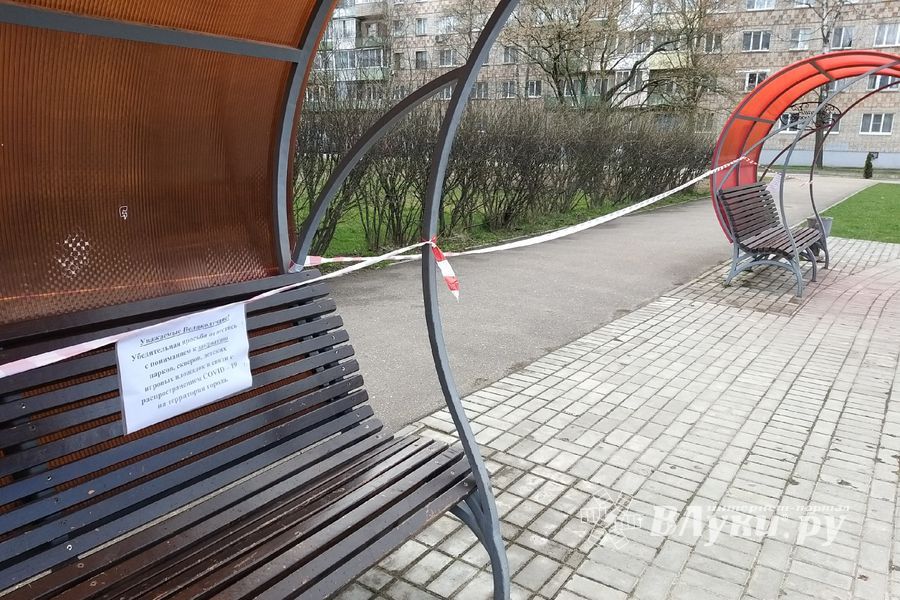 В Великих Луках перекрыли детские площадки (ФОТО)