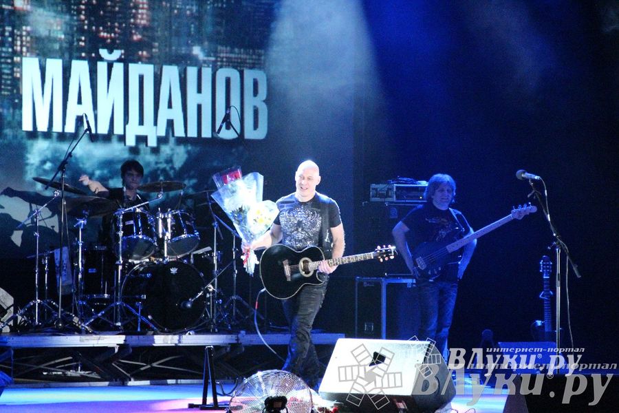 В Великих Луках состоялся концерт Дениса Майданова