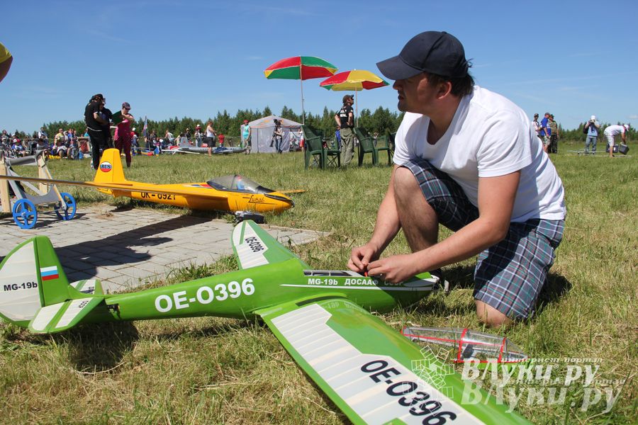 В Великих Луках прошел Фестиваль авиамодельного спорта (фото)